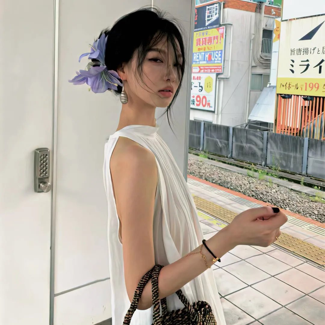 在大雪封闭的山庄里